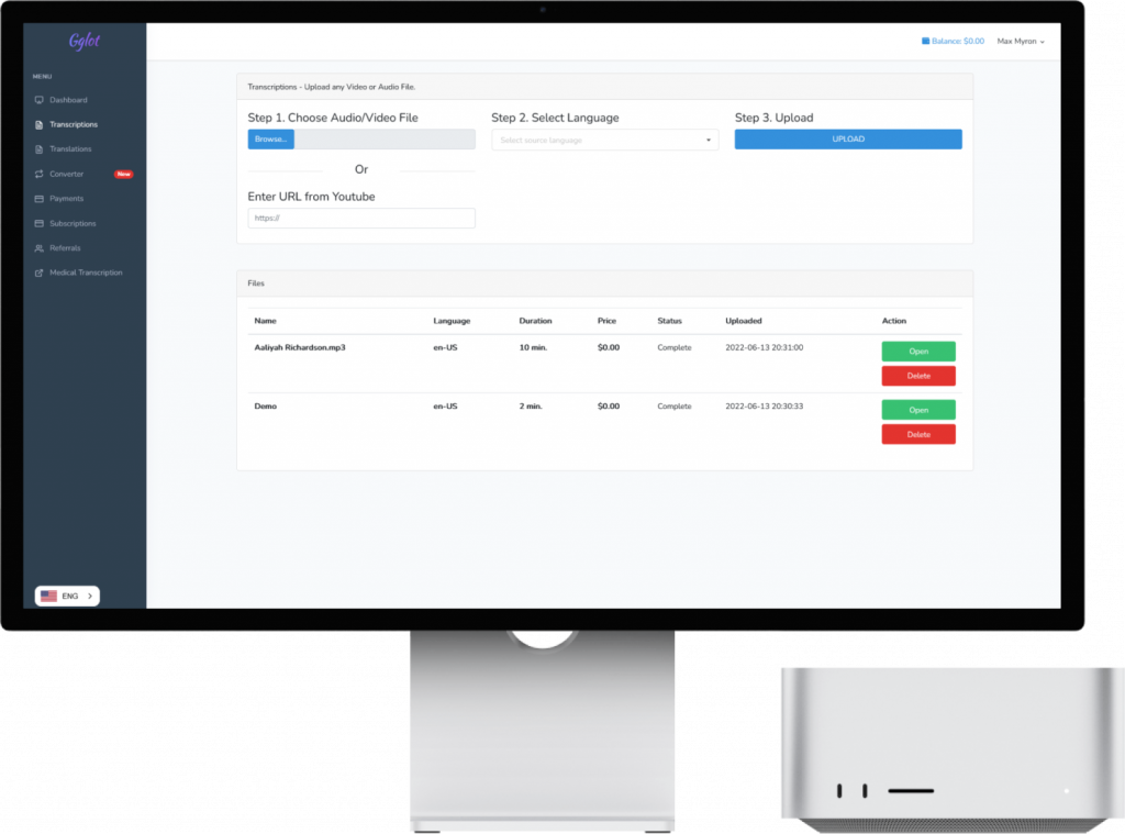 Un Mac Studio e Studio Display che mostra il dashboard del servizio di trascrizione Gglot.